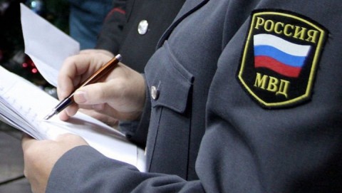 В Ельниковском районе местный житель обвиняется в краже 20 000 рублей у своей гостьи